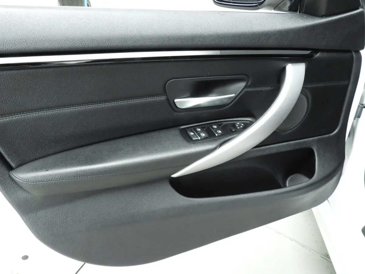 418i | M-Sportpakket | LED | Leder | Navigatie | Schuifdak | Stoelverwarming | DAB | Alu 18 inch