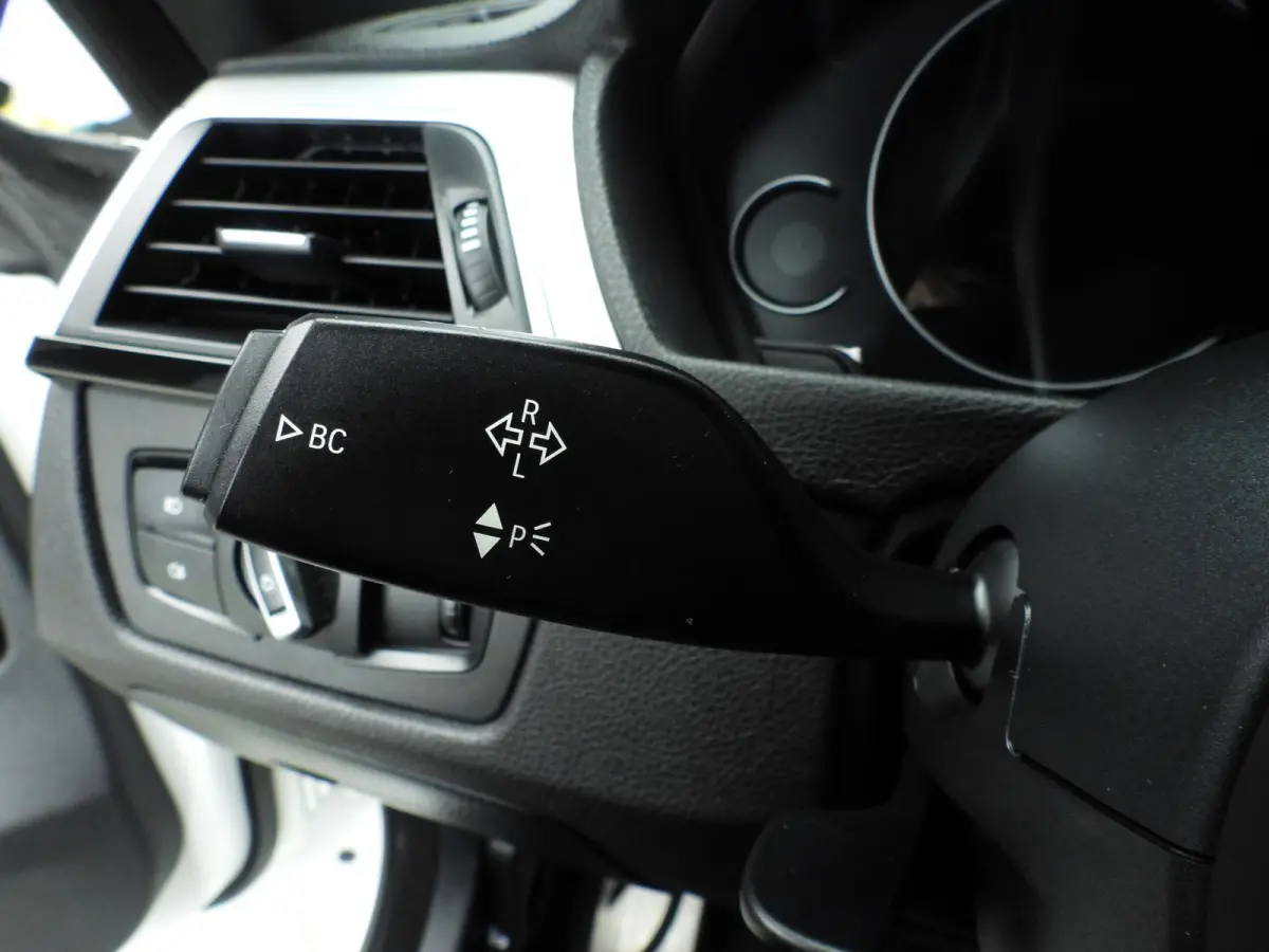 418i | M-Sportpakket | LED | Leder | Navigatie | Schuifdak | Stoelverwarming | DAB | Alu 18 inch