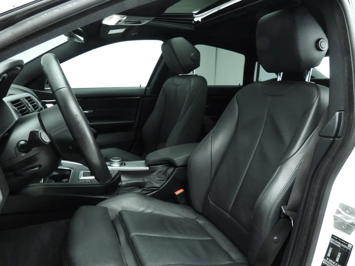 418i | M-Sportpakket | LED | Leder | Navigatie | Schuifdak | Stoelverwarming | DAB | Alu 18 inch