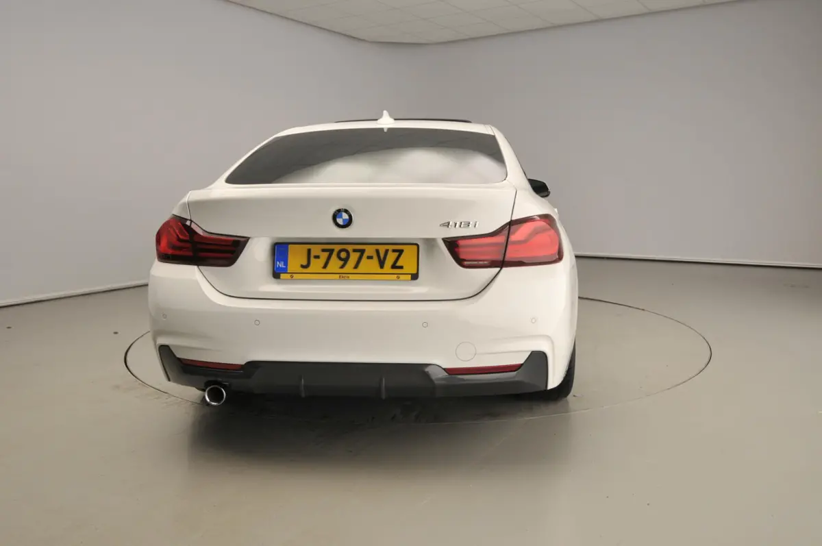 418i | M-Sportpakket | LED | Leder | Navigatie | Schuifdak | Stoelverwarming | DAB | Alu 18 inch