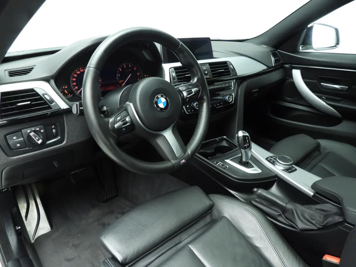 418i | M-Sportpakket | LED | Leder | Navigatie | Schuifdak | Stoelverwarming | DAB | Alu 18 inch