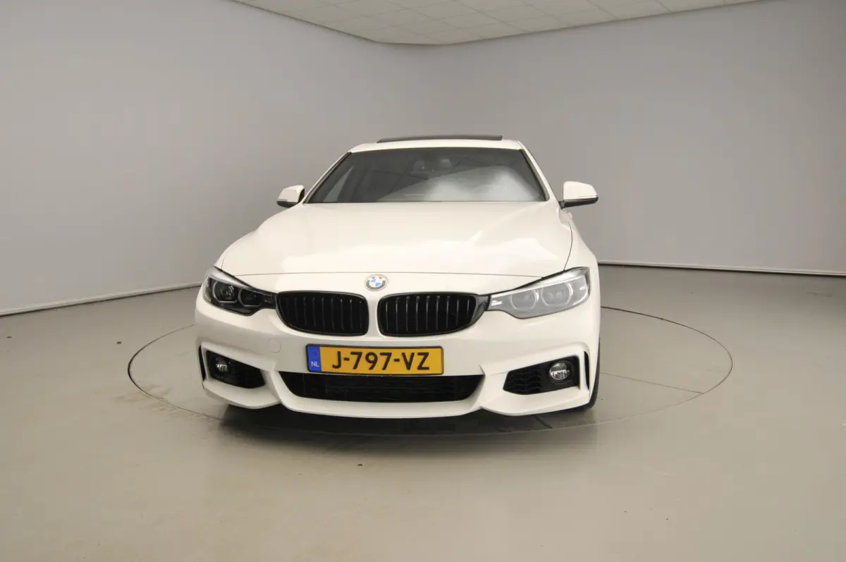 418i | M-Sportpakket | LED | Leder | Navigatie | Schuifdak | Stoelverwarming | DAB | Alu 18 inch