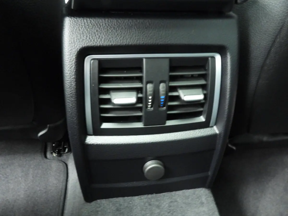 418i | M-Sportpakket | LED | Leder | Navigatie | Schuifdak | Stoelverwarming | DAB | Alu 18 inch