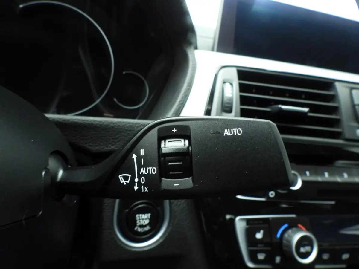 418i | M-Sportpakket | LED | Leder | Navigatie | Schuifdak | Stoelverwarming | DAB | Alu 18 inch