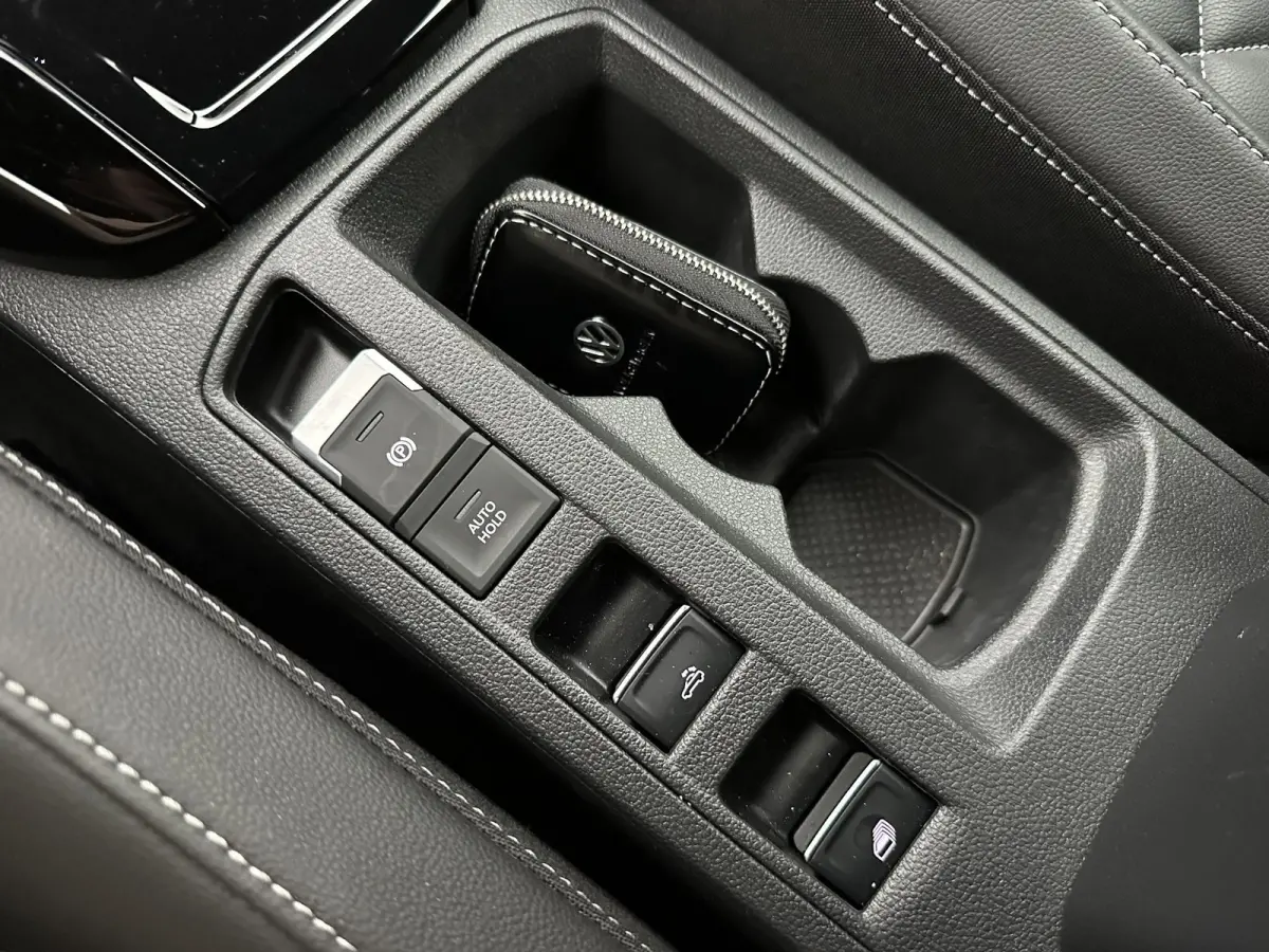 1.5 TSI R-Line | Beats by Dre| IQ Light| Keyless|
