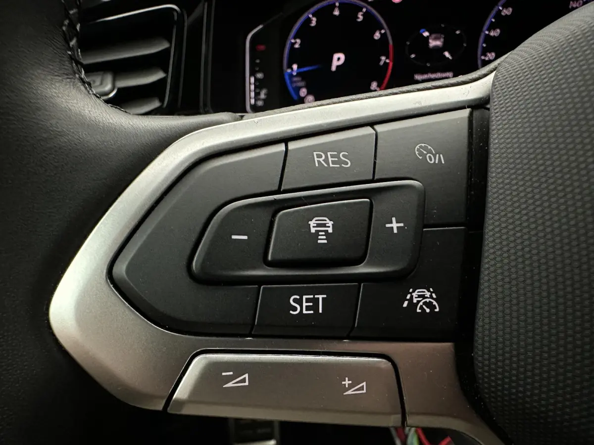 1.5 TSI R-Line | Beats by Dre| IQ Light| Keyless|