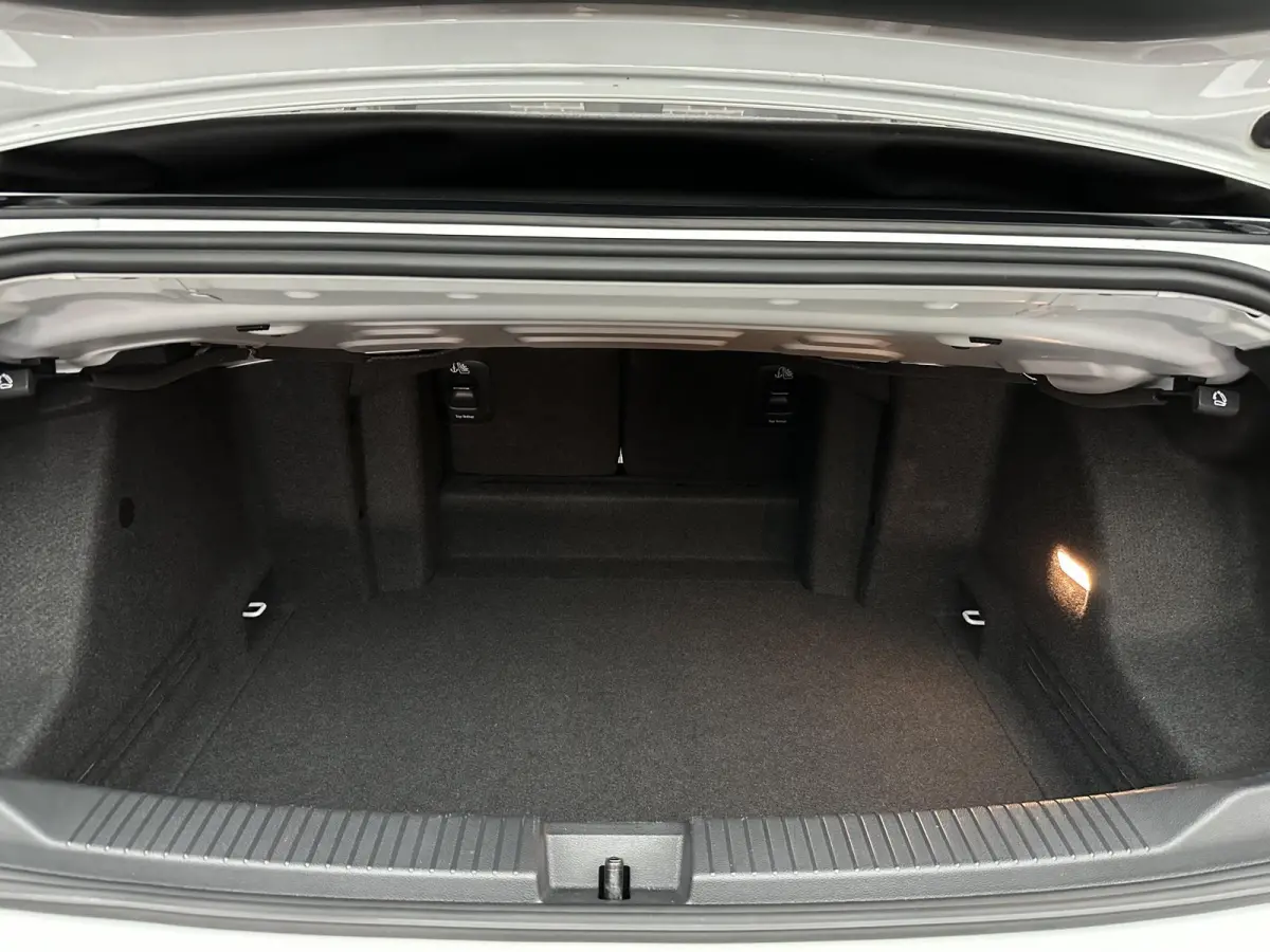 1.5 TSI R-Line | Beats by Dre| IQ Light| Keyless|