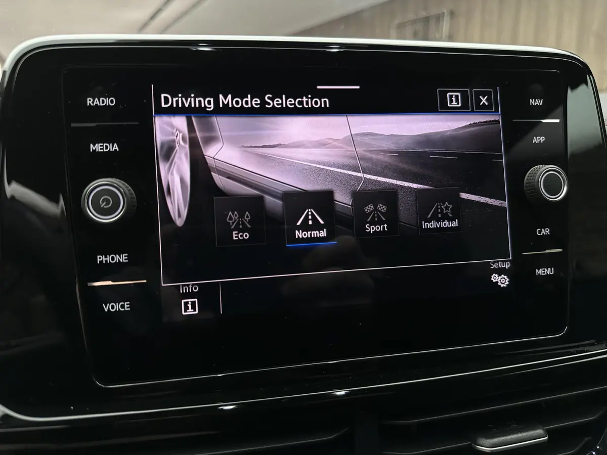 1.5 TSI R-Line | Beats by Dre| IQ Light| Keyless|