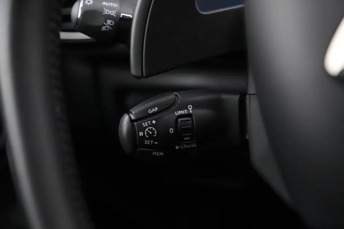 1.6 Plug-in Hybrid 225 Business Plus Automaat 19 inch LMV Half Leder Navigatie Achteruitrijcamera Carplay android