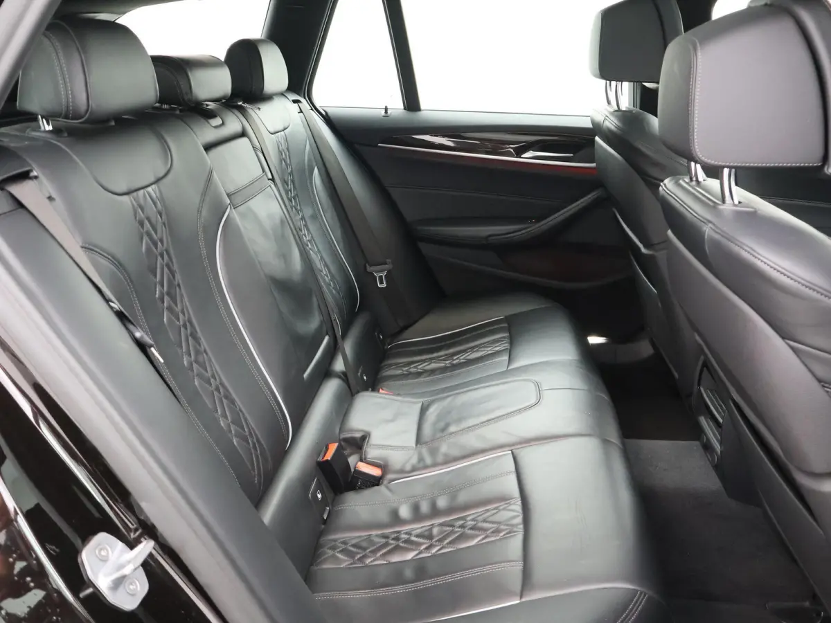 520i 184 PK M-SPORT H.E. AUT. *ALMANDINBRAUN* + PANORAMA | NAPPA LEDER | HEAD-UP | 19 INCH