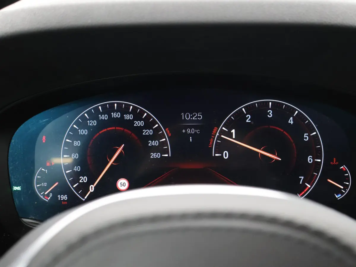 520i 184 PK M-SPORT H.E. AUT. *ALMANDINBRAUN* + PANORAMA | NAPPA LEDER | HEAD-UP | 19 INCH