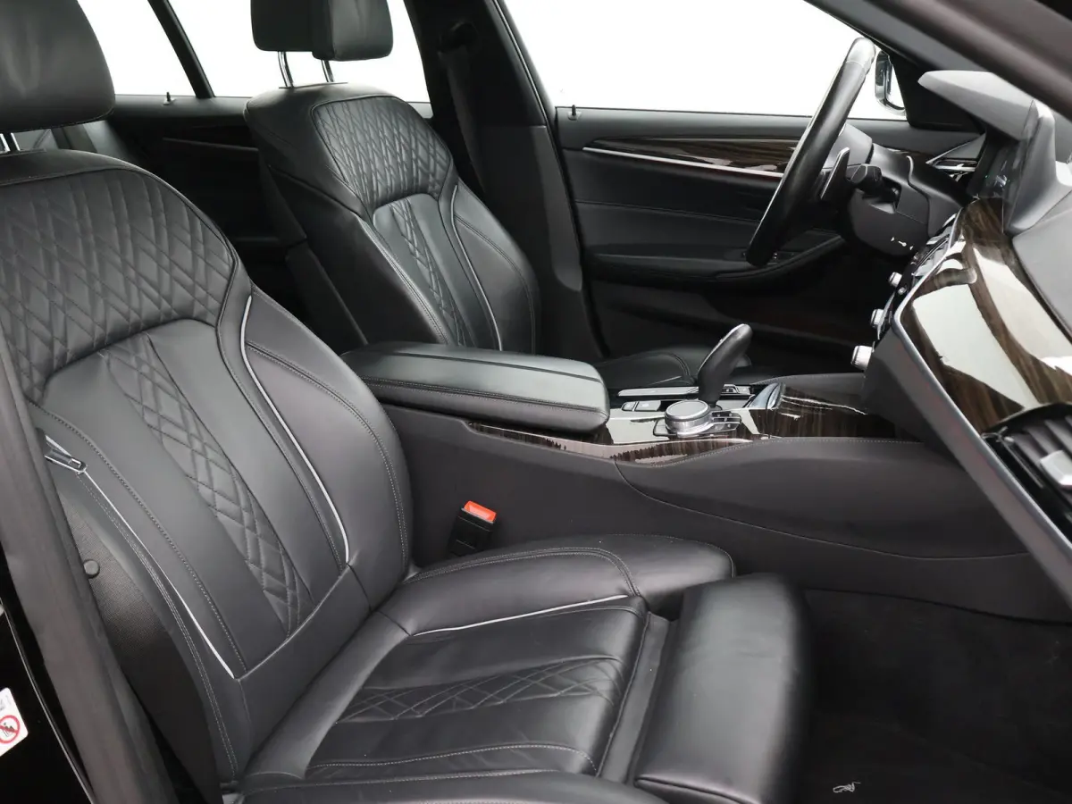 520i 184 PK M-SPORT H.E. AUT. *ALMANDINBRAUN* + PANORAMA | NAPPA LEDER | HEAD-UP | 19 INCH