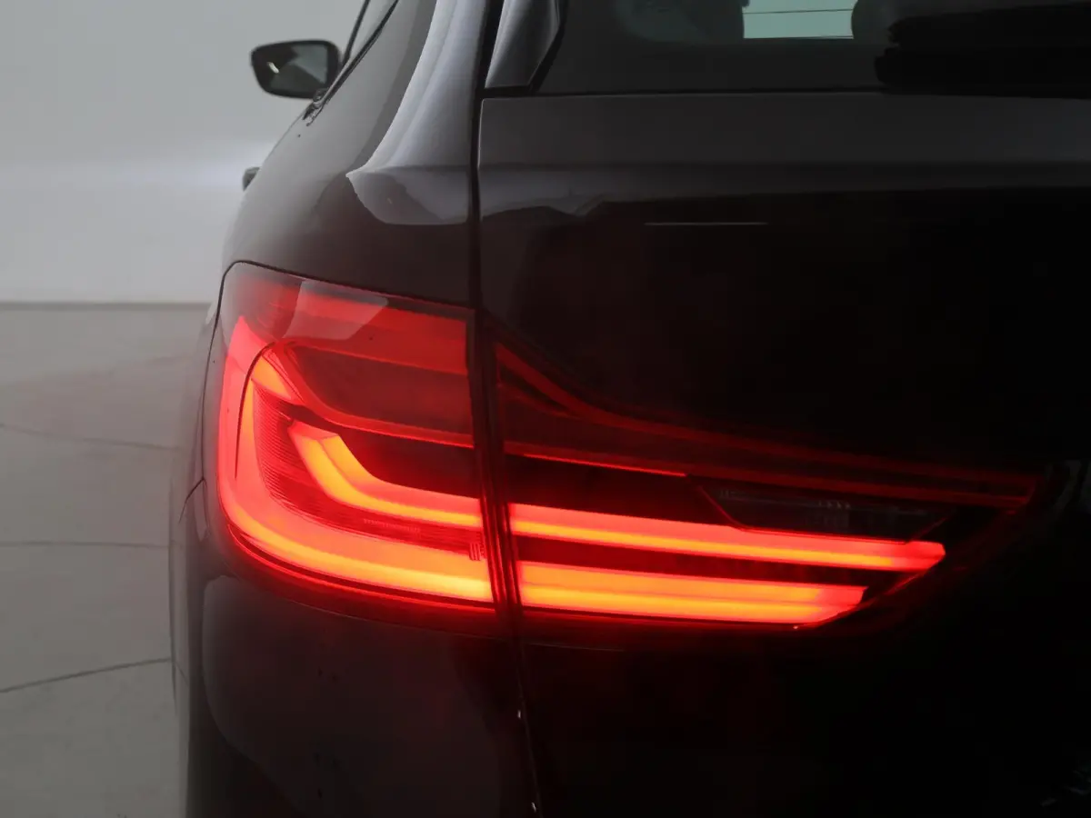 520i 184 PK M-SPORT H.E. AUT. *ALMANDINBRAUN* + PANORAMA | NAPPA LEDER | HEAD-UP | 19 INCH