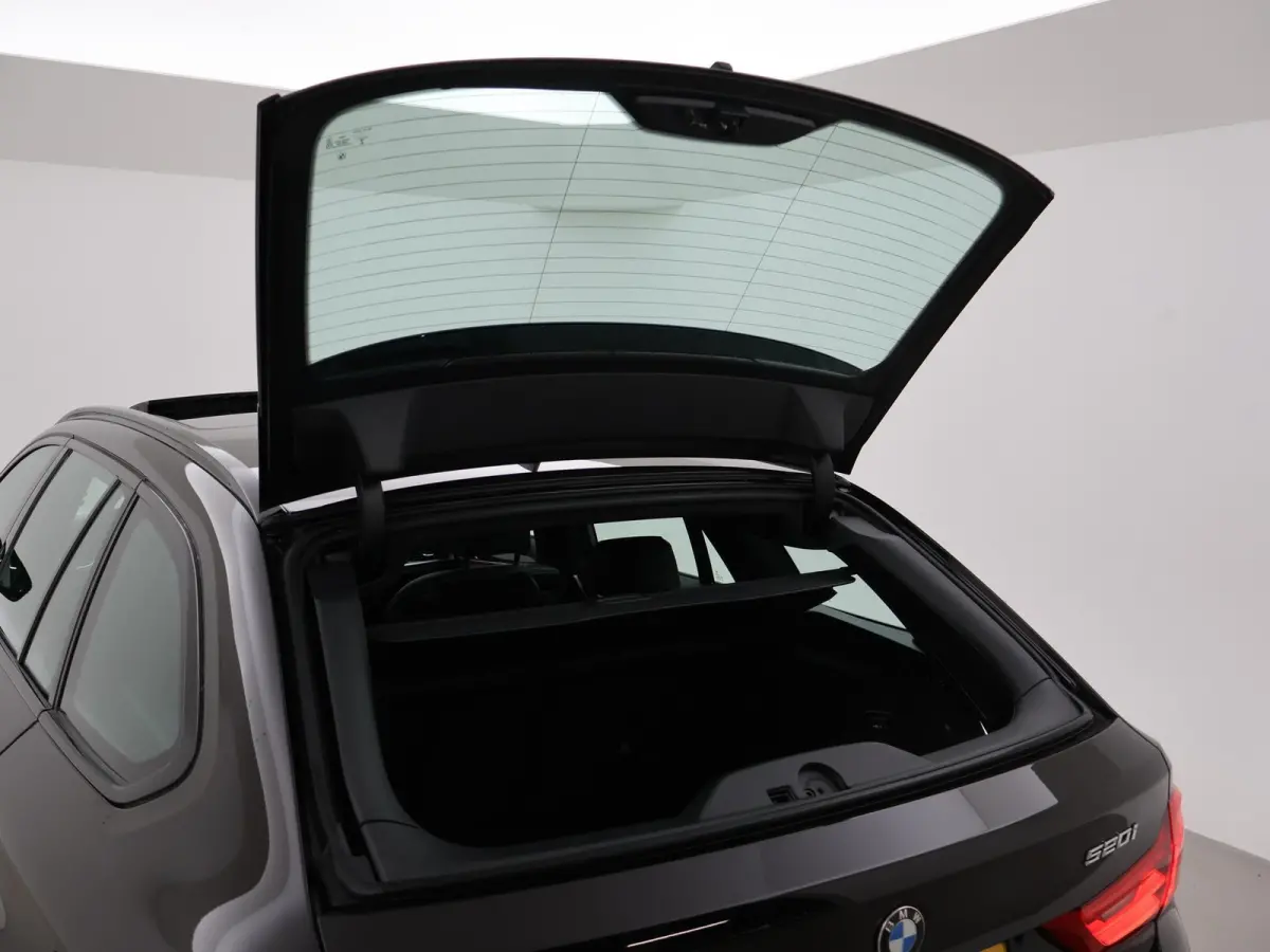520i 184 PK M-SPORT H.E. AUT. *ALMANDINBRAUN* + PANORAMA | NAPPA LEDER | HEAD-UP | 19 INCH