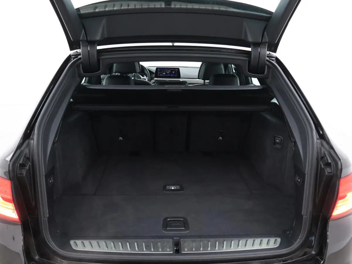 520i 184 PK M-SPORT H.E. AUT. *ALMANDINBRAUN* + PANORAMA | NAPPA LEDER | HEAD-UP | 19 INCH