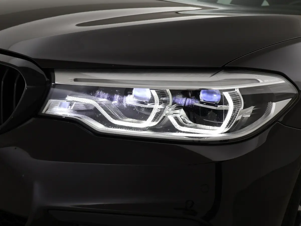 520i 184 PK M-SPORT H.E. AUT. *ALMANDINBRAUN* + PANORAMA | NAPPA LEDER | HEAD-UP | 19 INCH