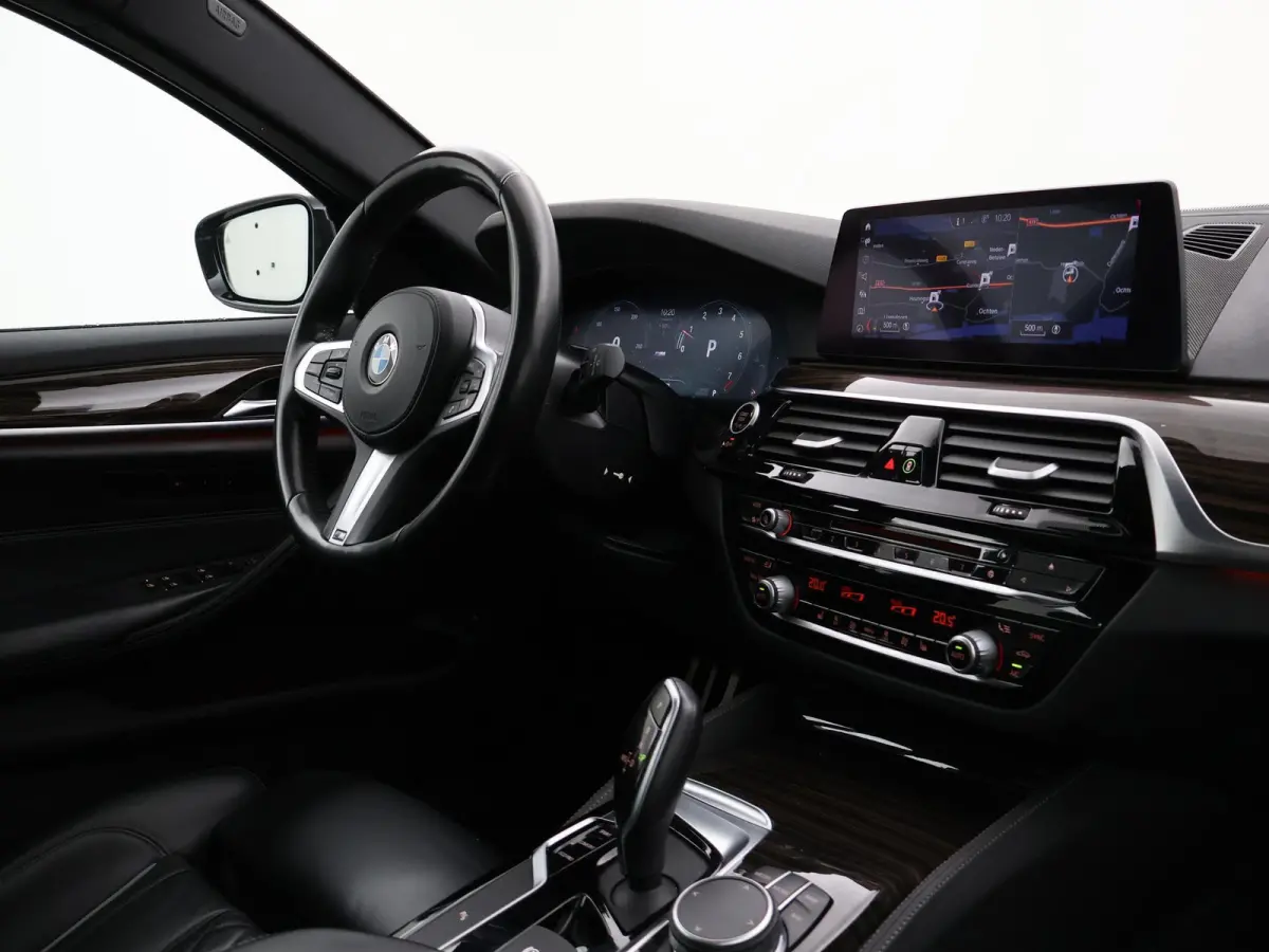 520i 184 PK M-SPORT H.E. AUT. *ALMANDINBRAUN* + PANORAMA | NAPPA LEDER | HEAD-UP | 19 INCH