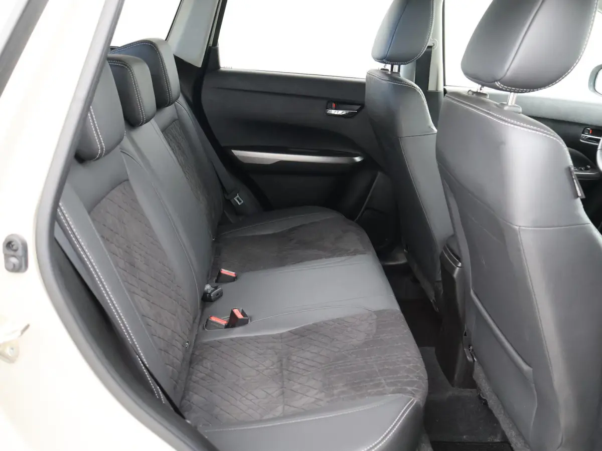1.5 HYBRID AUT. ALLGRIP 4WD STYLE + TREKHAAK | ADAPTIVE CRUISE | CAMERA | STOELVERW. | NAVIGATIE