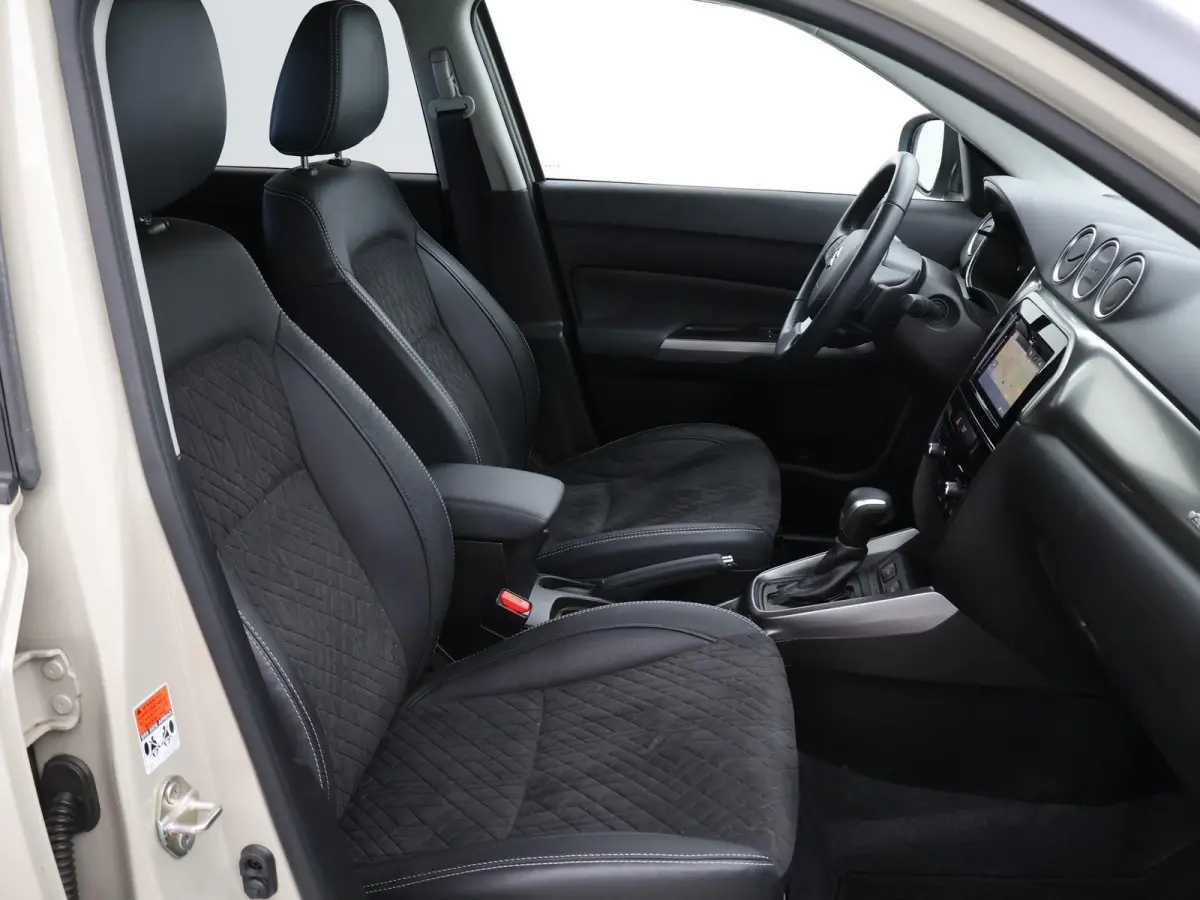 1.5 HYBRID AUT. ALLGRIP 4WD STYLE + TREKHAAK | ADAPTIVE CRUISE | CAMERA | STOELVERW. | NAVIGATIE