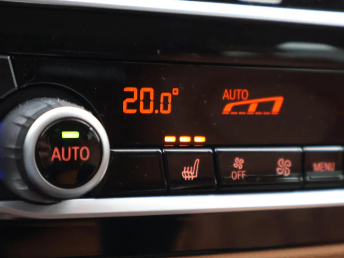 530i H.E. SPORT-LINE 252 PK AUT8. + LEDER EXCLUSIVE / ADAPTIVE CRUISE / CARPLAY