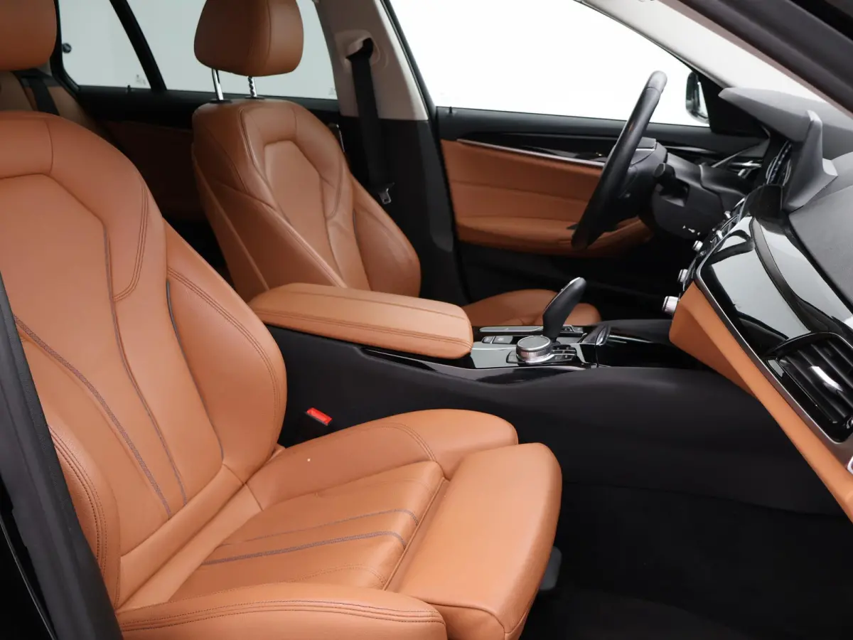 530i H.E. SPORT-LINE 252 PK AUT8. + LEDER EXCLUSIVE / ADAPTIVE CRUISE / CARPLAY