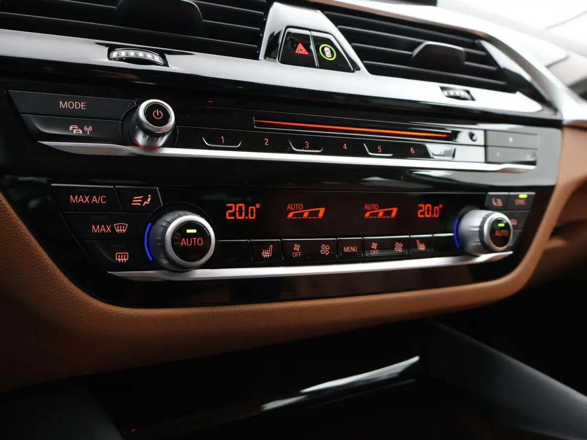 530i H.E. SPORT-LINE 252 PK AUT8. + LEDER EXCLUSIVE / ADAPTIVE CRUISE / CARPLAY