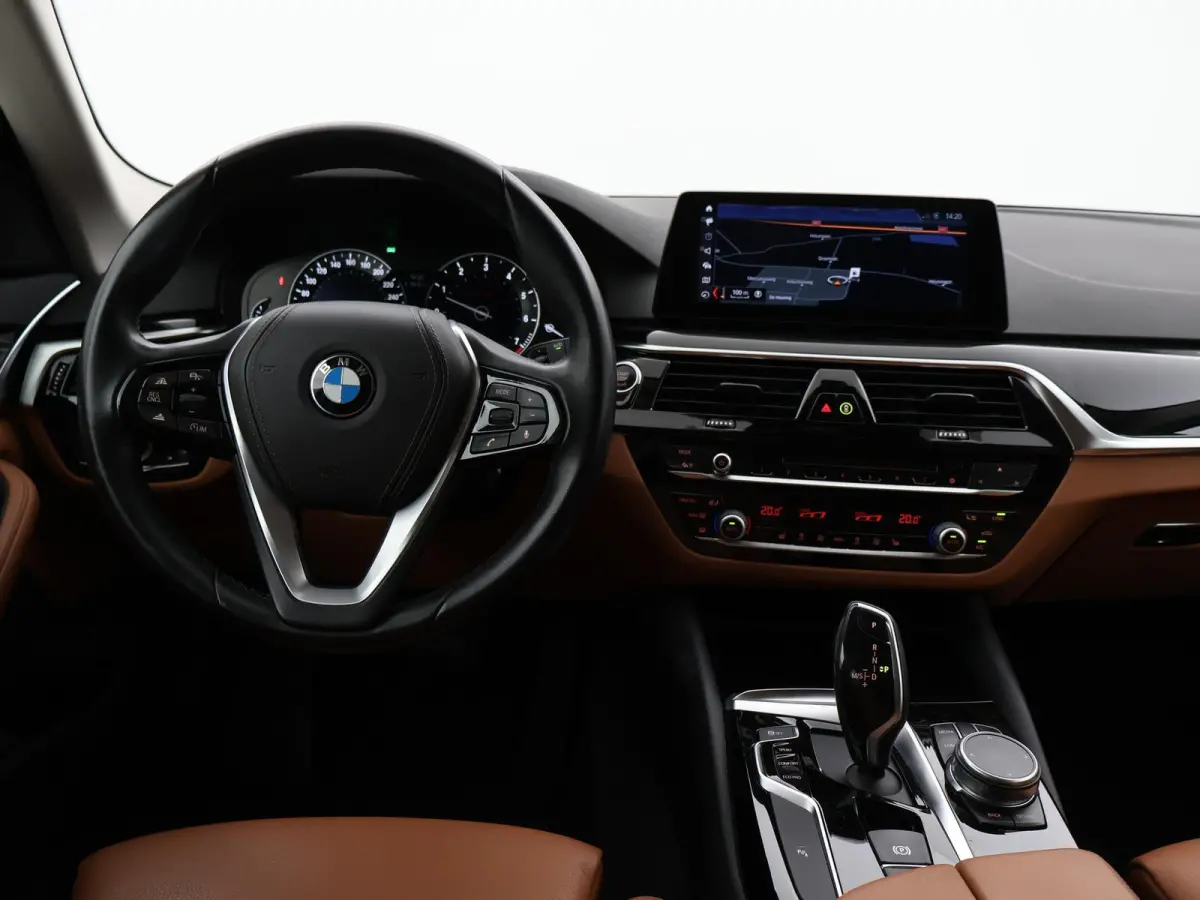 530i H.E. SPORT-LINE 252 PK AUT8. + LEDER EXCLUSIVE / ADAPTIVE CRUISE / CARPLAY