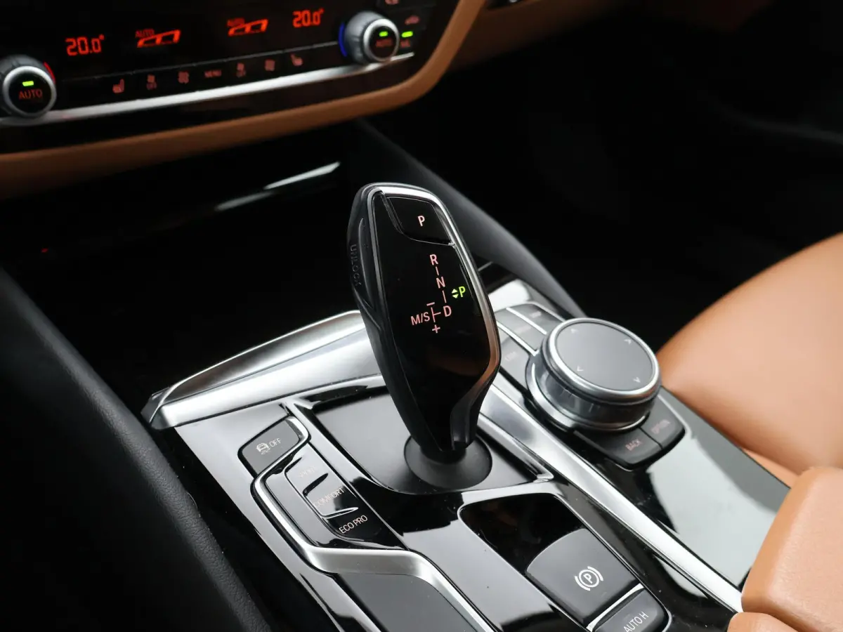 530i H.E. SPORT-LINE 252 PK AUT8. + LEDER EXCLUSIVE / ADAPTIVE CRUISE / CARPLAY