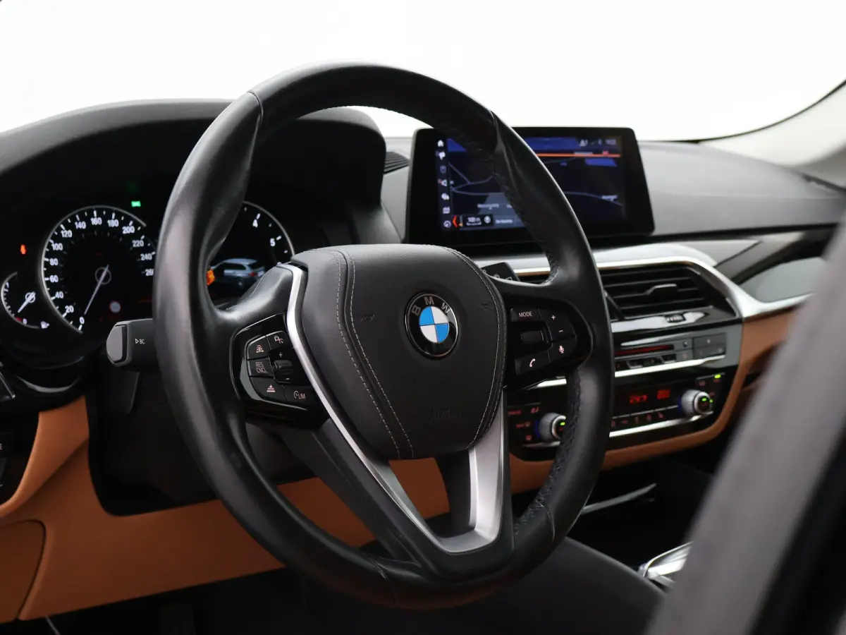 530i H.E. SPORT-LINE 252 PK AUT8. + LEDER EXCLUSIVE / ADAPTIVE CRUISE / CARPLAY