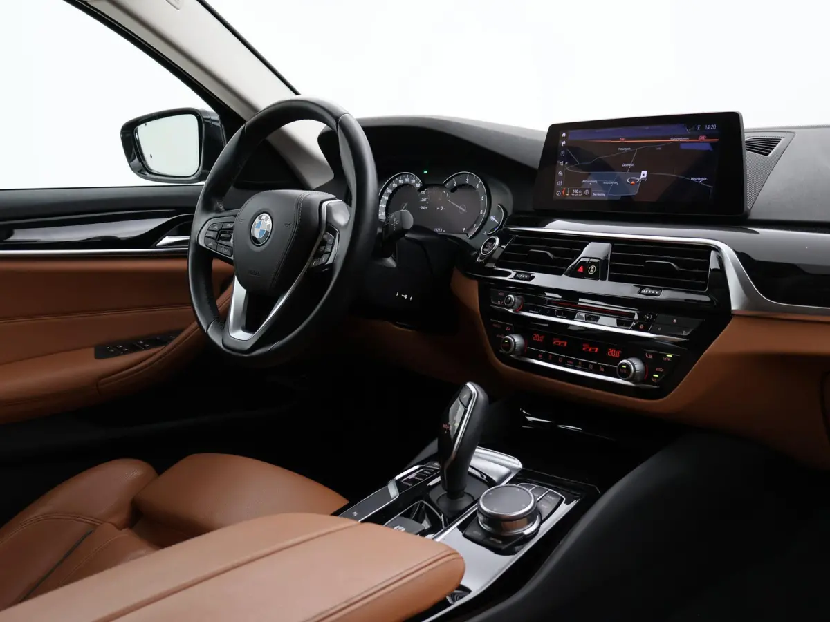 530i H.E. SPORT-LINE 252 PK AUT8. + LEDER EXCLUSIVE / ADAPTIVE CRUISE / CARPLAY