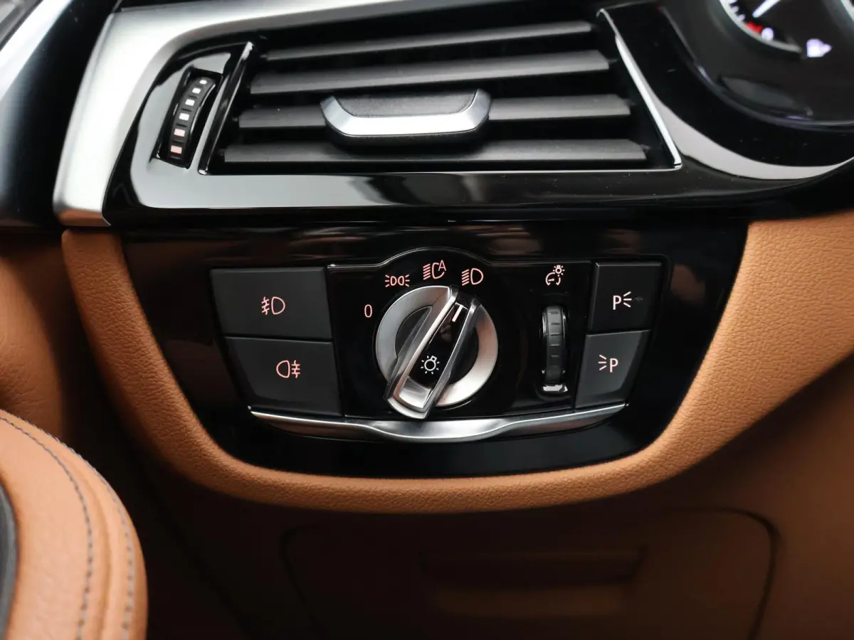 530i H.E. SPORT-LINE 252 PK AUT8. + LEDER EXCLUSIVE / ADAPTIVE CRUISE / CARPLAY