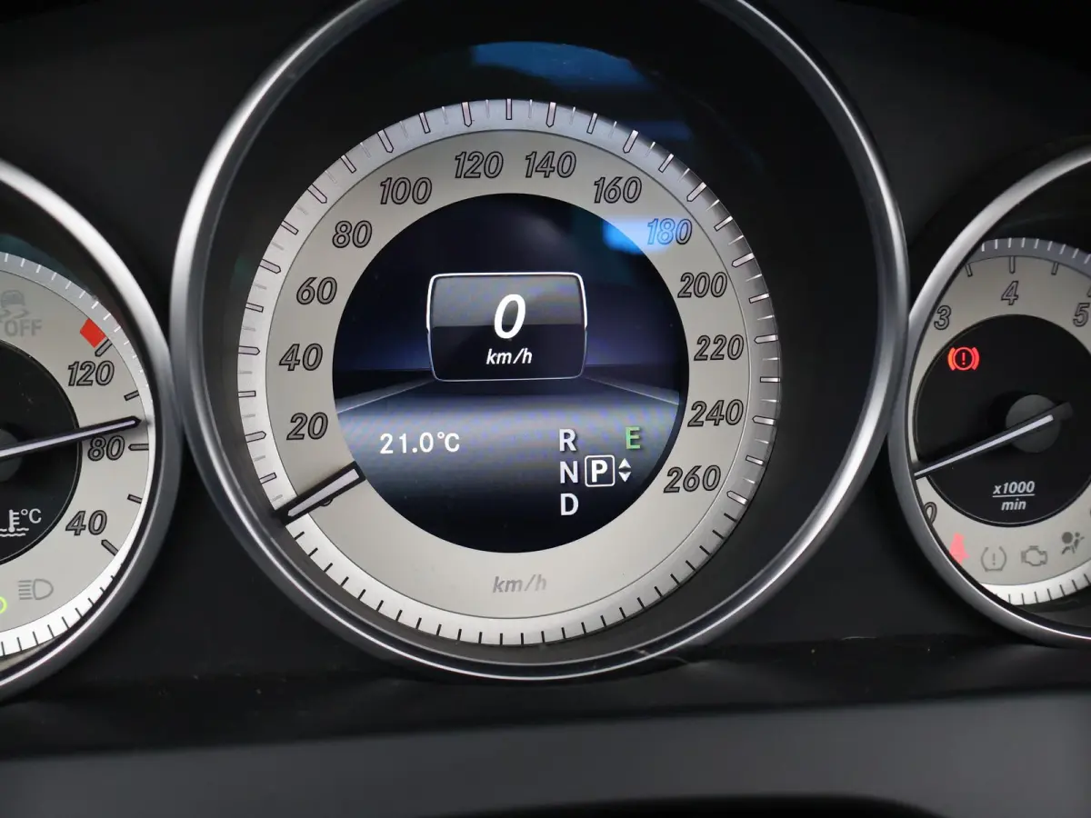 200 AUT. FACELIFT / NIEUW MODEL + AFN. TREKHAAK + NEKVERWARMING | LEDER | LED | STOELVERW. |
