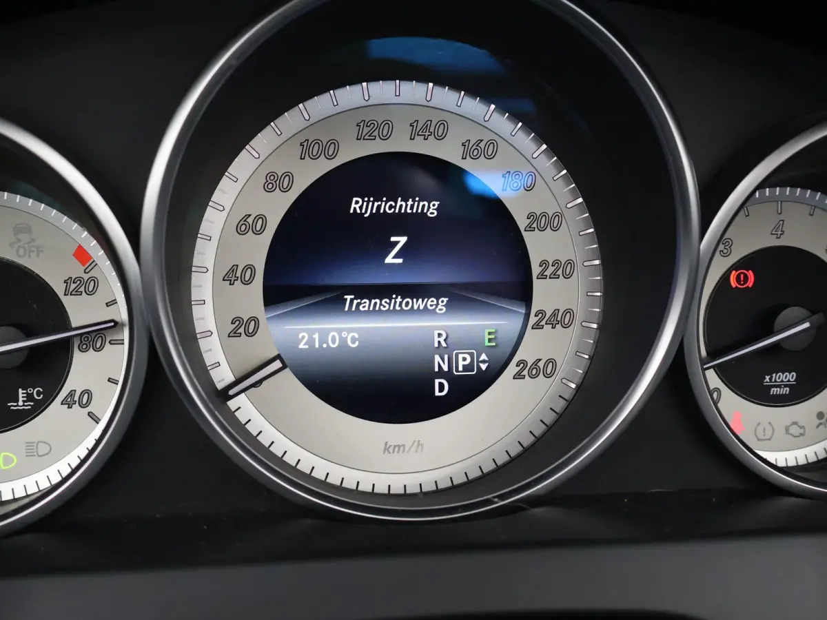 200 AUT. FACELIFT / NIEUW MODEL + AFN. TREKHAAK + NEKVERWARMING | LEDER | LED | STOELVERW. |