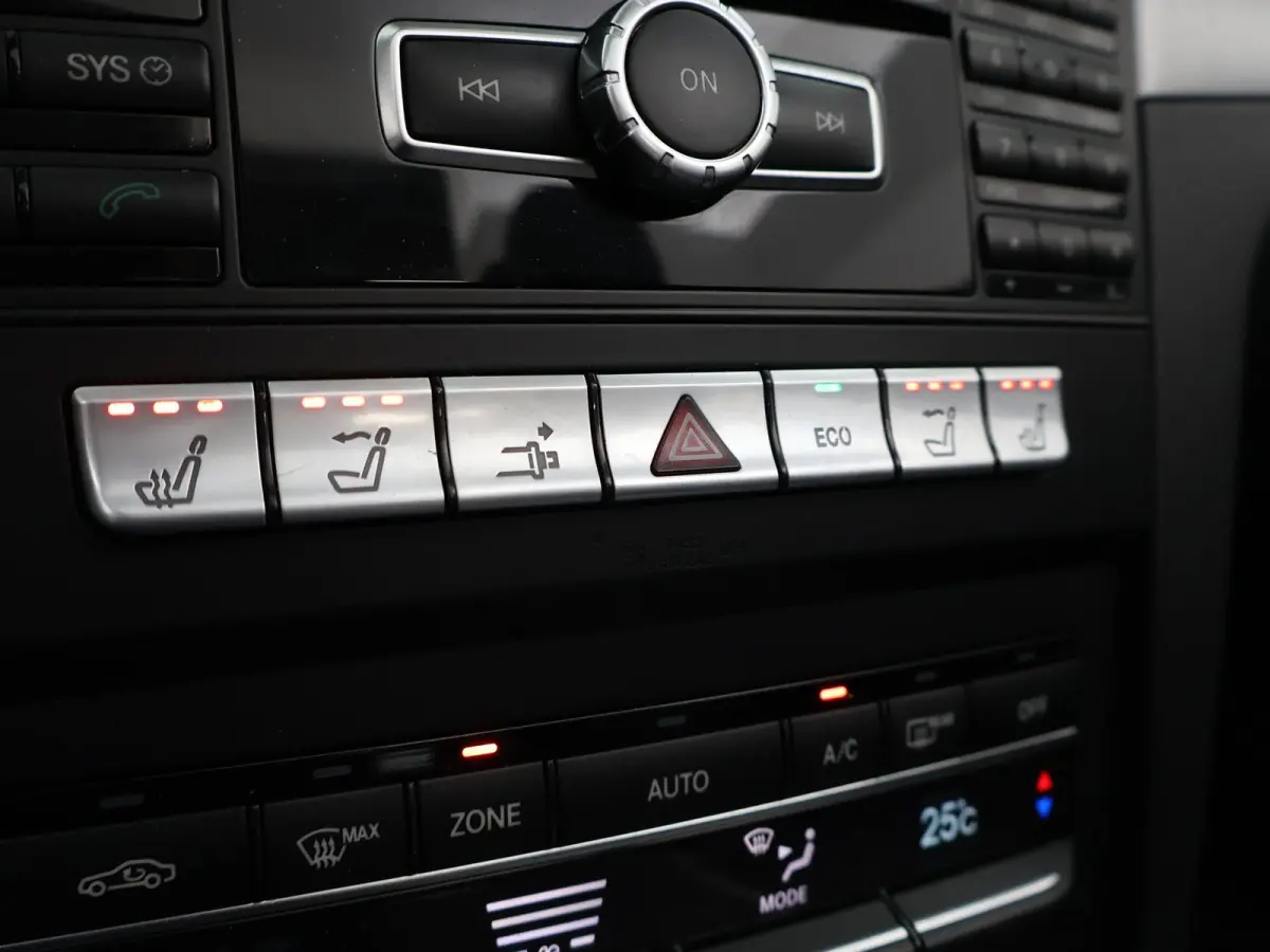 200 AUT. FACELIFT / NIEUW MODEL + AFN. TREKHAAK + NEKVERWARMING | LEDER | LED | STOELVERW. |