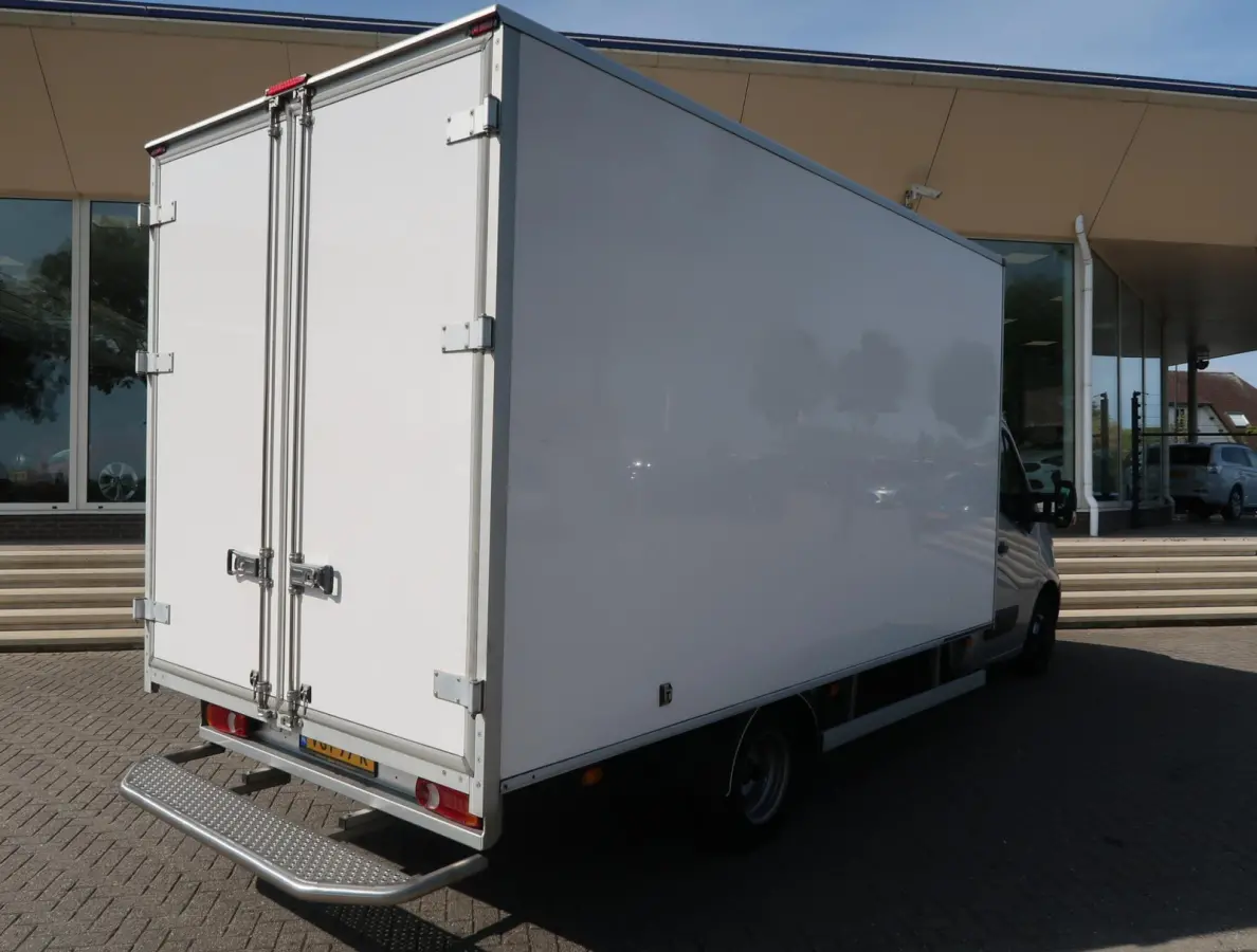 T35 2.3 dCi 165 PK L4 BAKWAGEN MEUBELBAK DUBBEL LUCHT