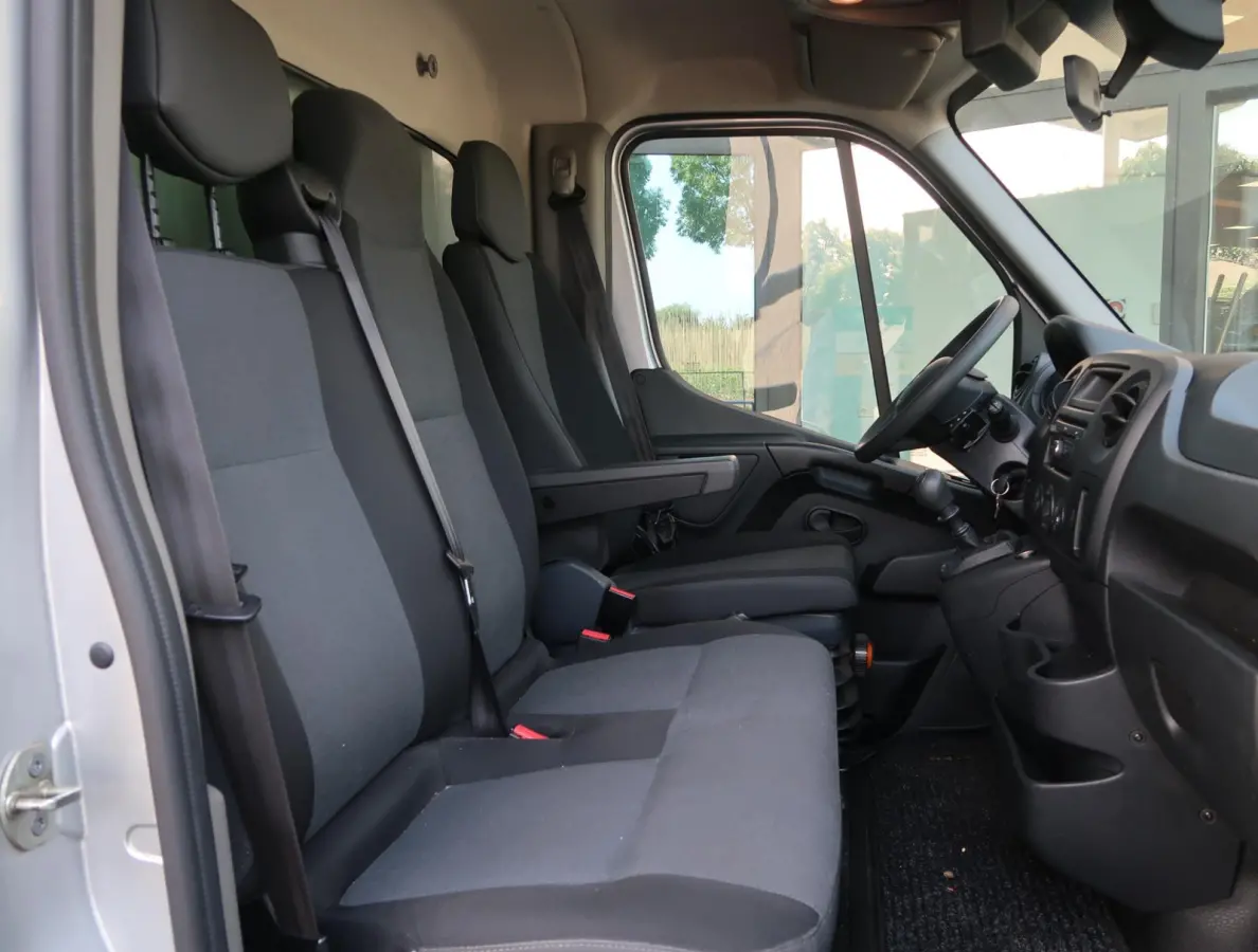 T35 2.3 dCi 165 PK L4 BAKWAGEN MEUBELBAK DUBBEL LUCHT
