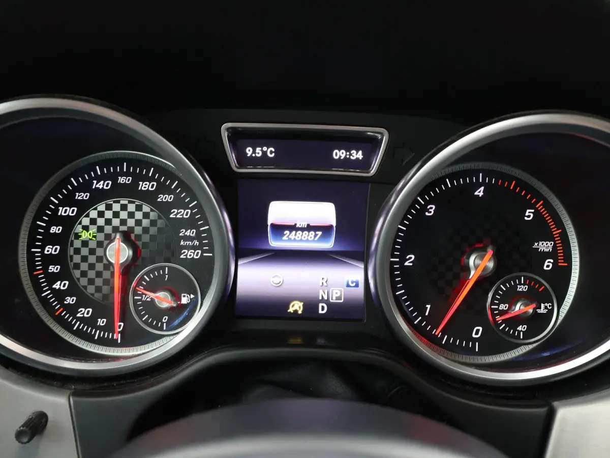 350d 258 PK 4MATIC GRIJS KENTEKEN EURO 6 + LUCHTVERING / LED / 360 CAMERA / APPLE CARPLAY