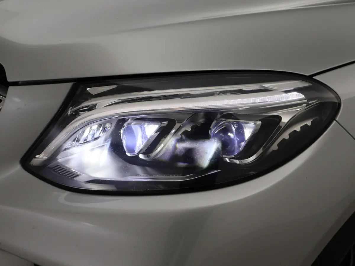 350d 258 PK 4MATIC GRIJS KENTEKEN EURO 6 + LUCHTVERING / LED / 360 CAMERA / APPLE CARPLAY