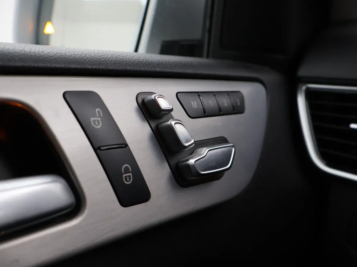 350d 258 PK 4MATIC GRIJS KENTEKEN EURO 6 + LUCHTVERING / LED / 360 CAMERA / APPLE CARPLAY