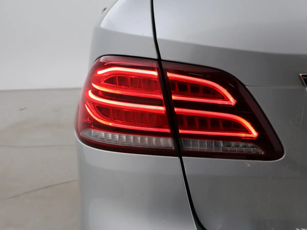 350d 258 PK 4MATIC GRIJS KENTEKEN EURO 6 + LUCHTVERING / LED / 360 CAMERA / APPLE CARPLAY