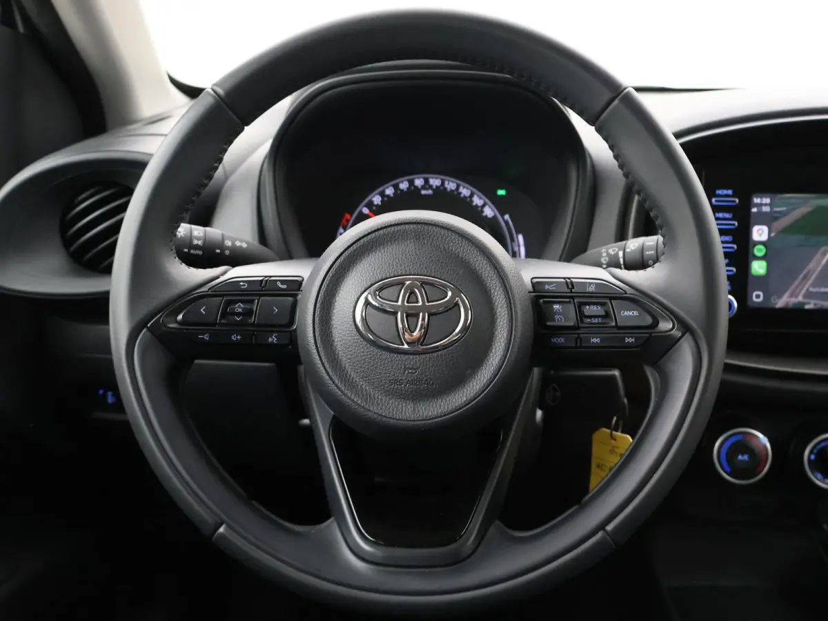 1.0 VVT-i MT PLAY + ADAPTIVE CRUISE | APPLE CARPLAY | CAMERA | AIRCO
