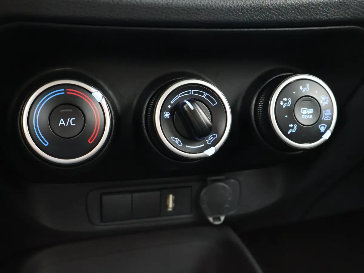 1.0 VVT-i MT PLAY + ADAPTIVE CRUISE | APPLE CARPLAY | CAMERA | AIRCO
