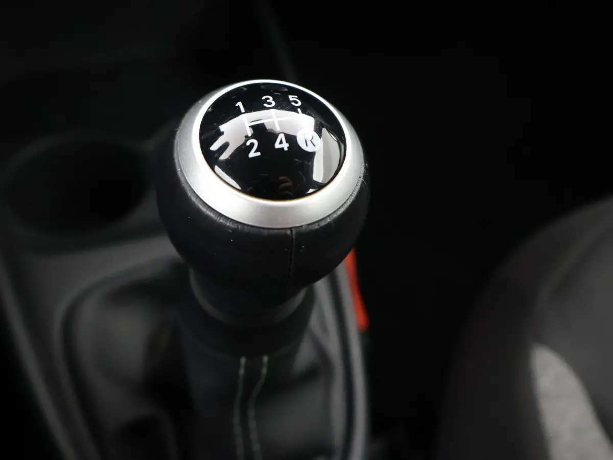 1.0 VVT-i MT PLAY + ADAPTIVE CRUISE | APPLE CARPLAY | CAMERA | AIRCO