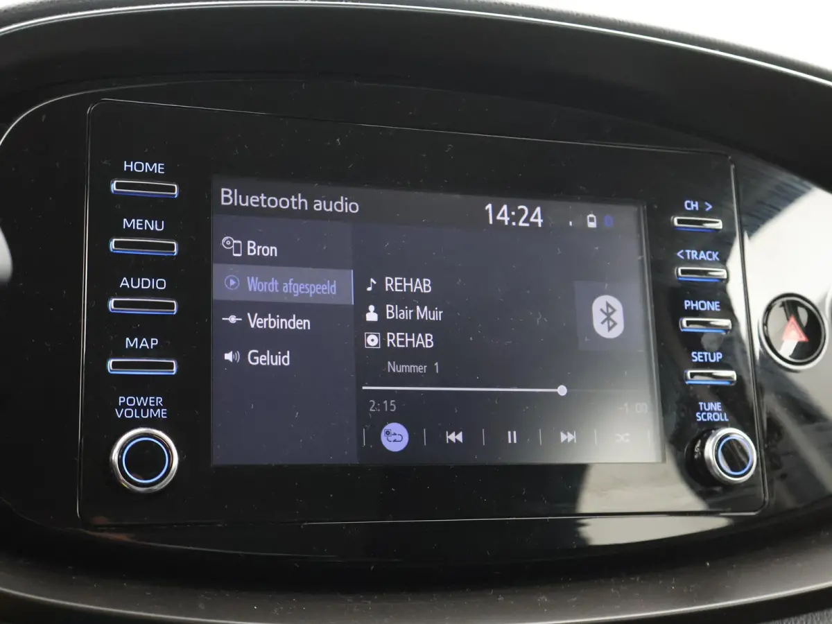 1.0 VVT-i MT PLAY + ADAPTIVE CRUISE | APPLE CARPLAY | CAMERA | AIRCO