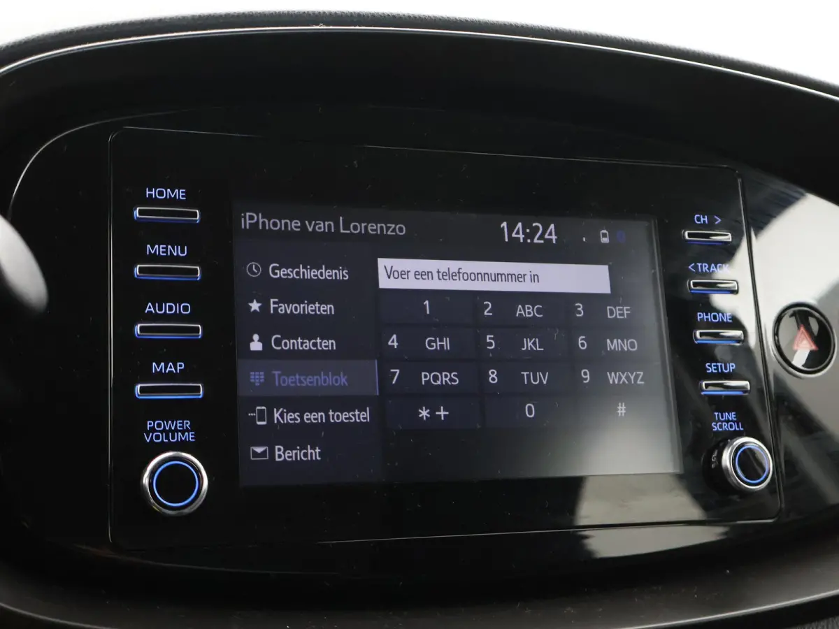 1.0 VVT-i MT PLAY + ADAPTIVE CRUISE | APPLE CARPLAY | CAMERA | AIRCO