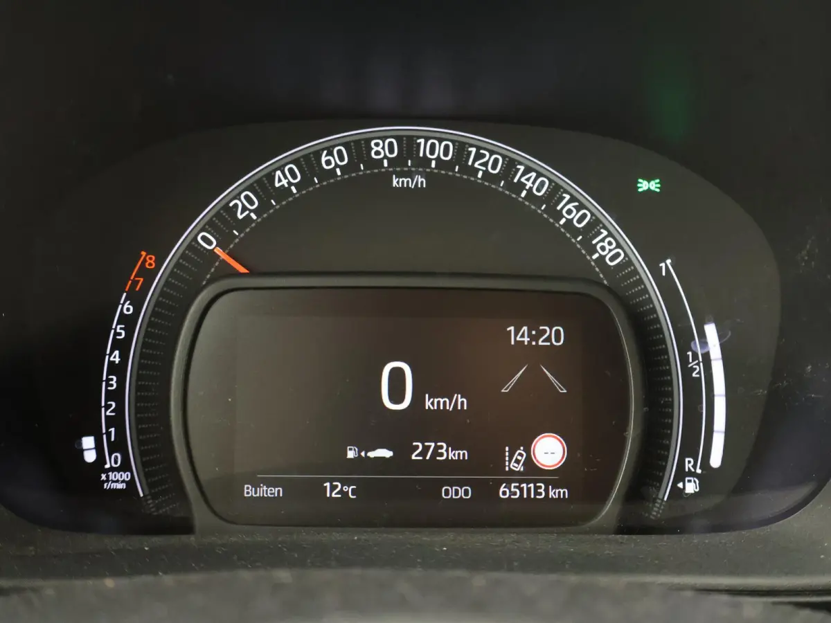1.0 VVT-i MT PLAY + ADAPTIVE CRUISE | APPLE CARPLAY | CAMERA | AIRCO