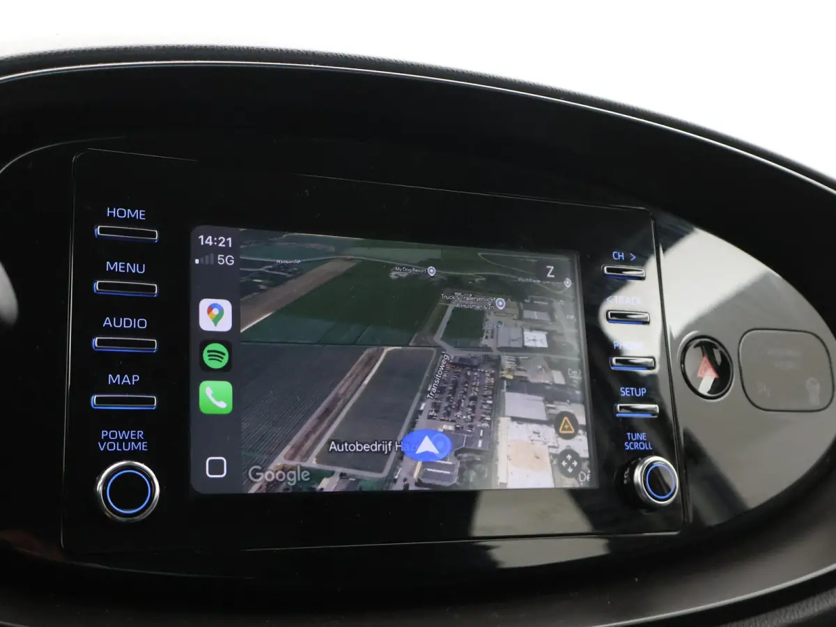 1.0 VVT-i MT PLAY + ADAPTIVE CRUISE | APPLE CARPLAY | CAMERA | AIRCO