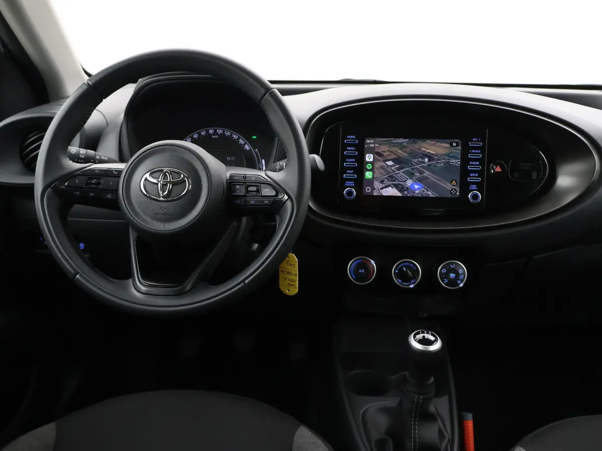 1.0 VVT-i MT PLAY + ADAPTIVE CRUISE | APPLE CARPLAY | CAMERA | AIRCO