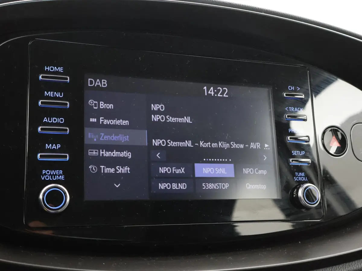 1.0 VVT-i MT PLAY + ADAPTIVE CRUISE | APPLE CARPLAY | CAMERA | AIRCO