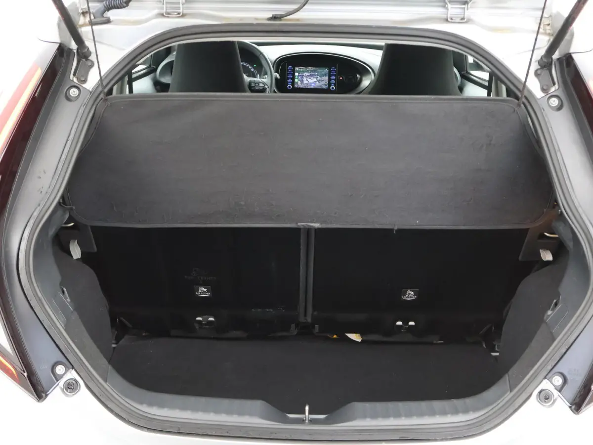 1.0 VVT-i MT PLAY + ADAPTIVE CRUISE | APPLE CARPLAY | CAMERA | AIRCO